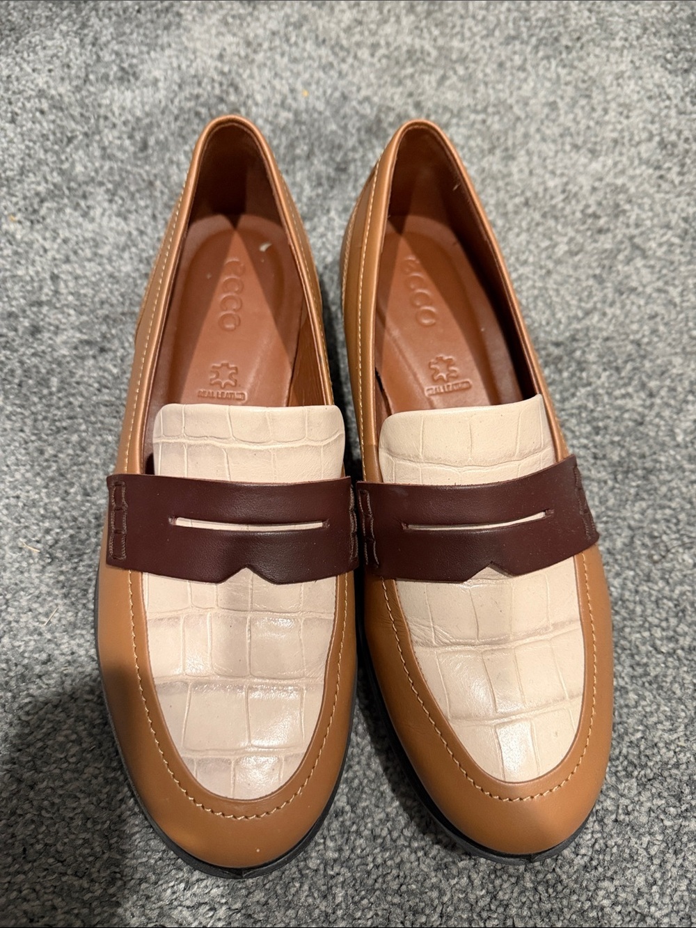 Ecco Two-Tone Tan, Cream & Brown Leather Penny Loafers. Size 38 (8) women